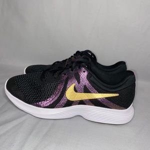 NWOT Nike Revolution 4